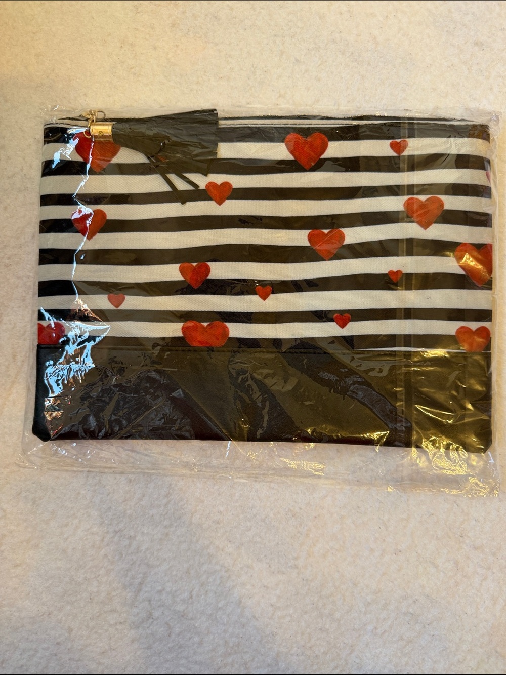 Striped Heart Print Wristlet Clutch in Black and Red